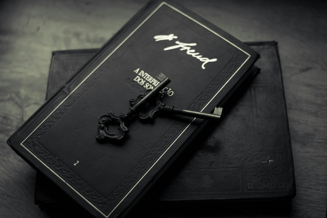 Mind-Bending Reads: Magic Books on Psychological Illusions