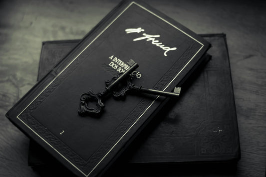 Mind-Bending Reads: Magic Books on Psychological Illusions